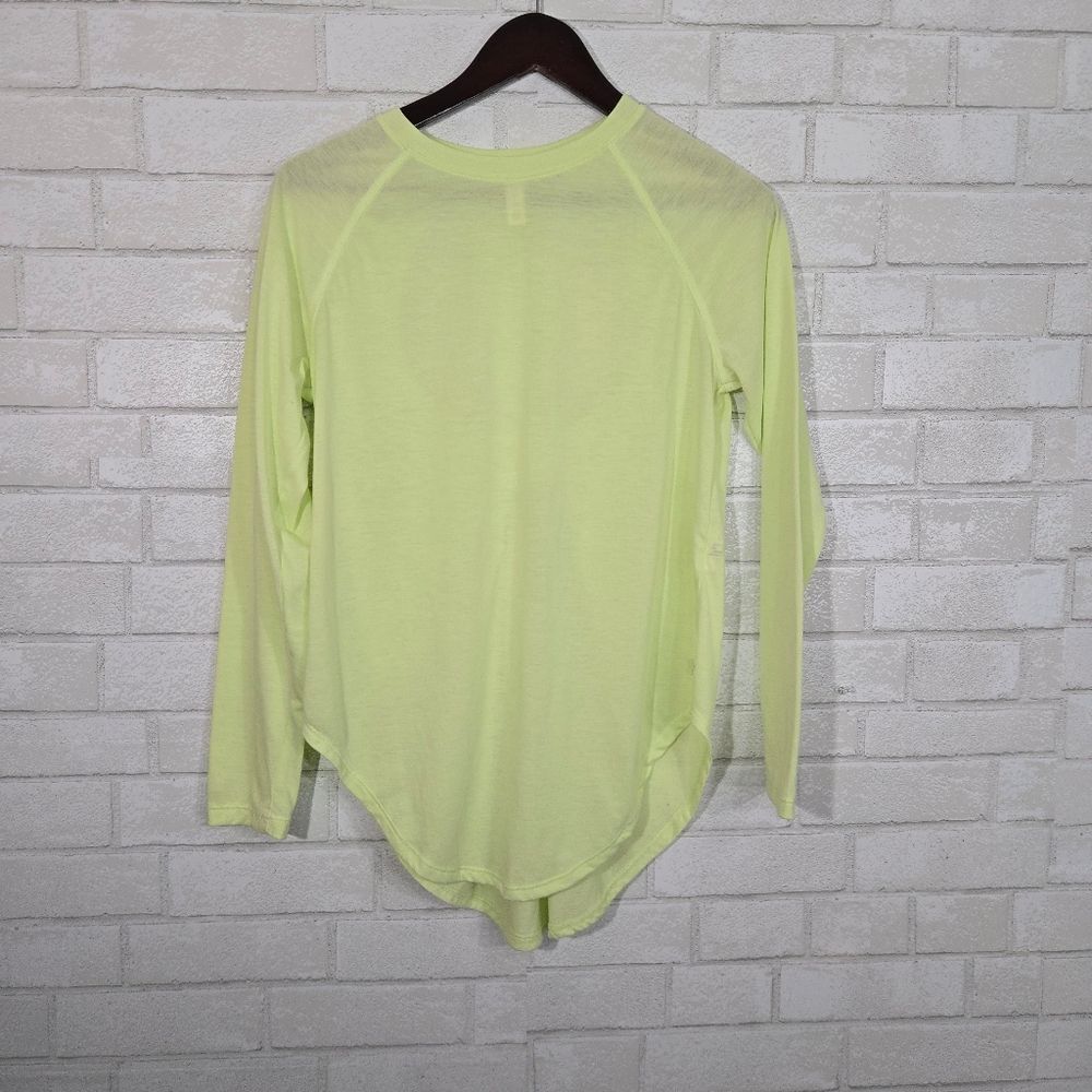Under Armour bright long sleeve top